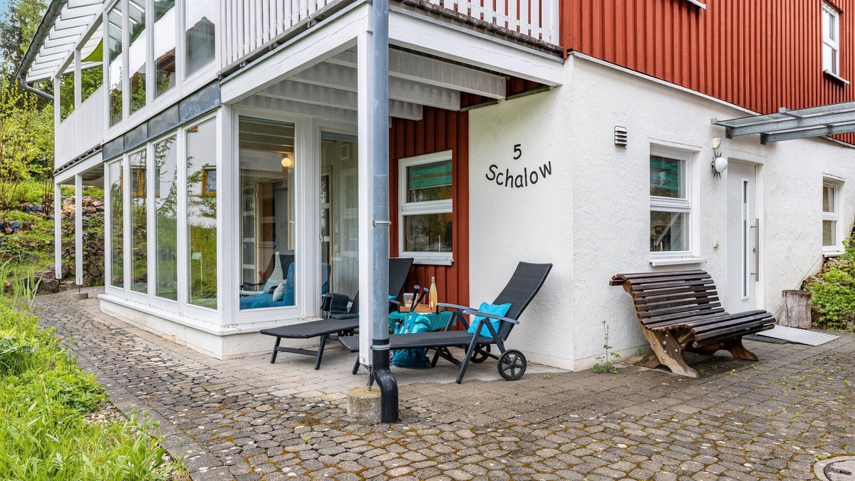 Gemarkung Tieringen Apartment | Apartment 'Untere Ferienwohnung' with Private Terrace, Shared Garden and Wi-Fi