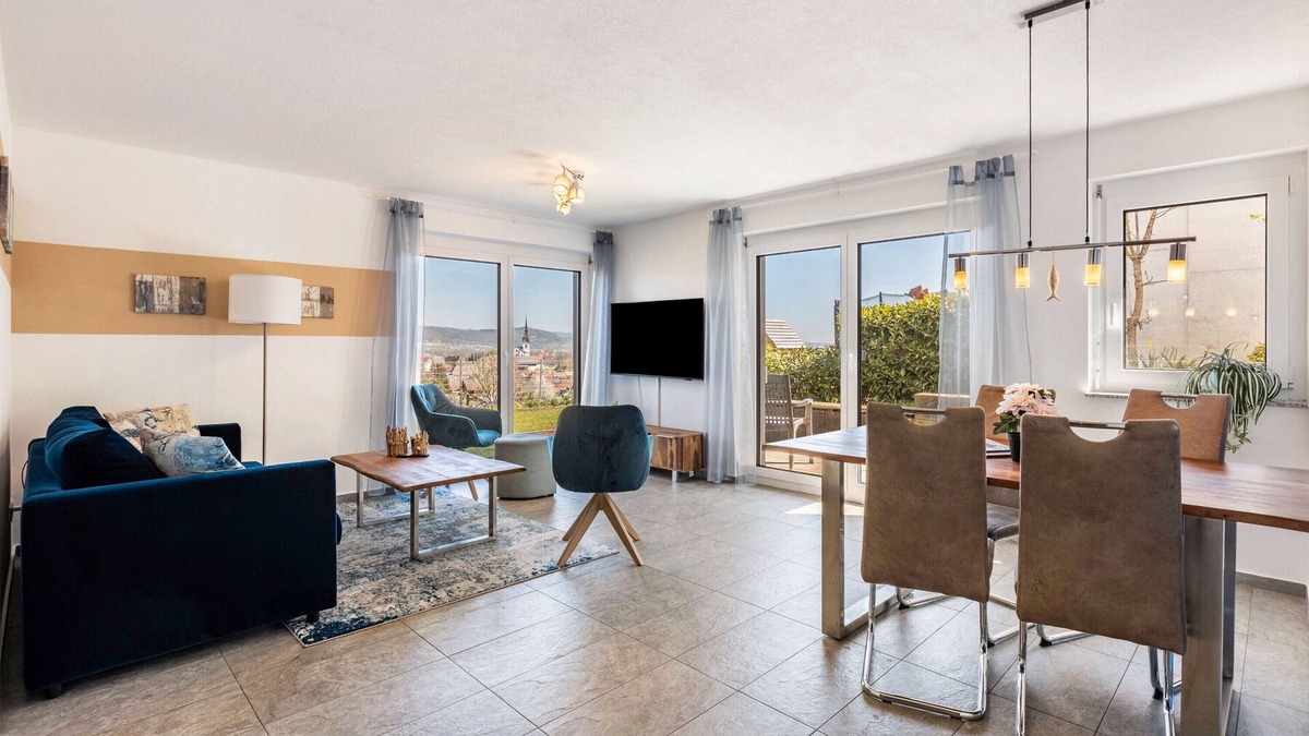 Wahlwies Apartment | Apartment 'Untersee' with Lake View, Private Terrace and Wi-Fi