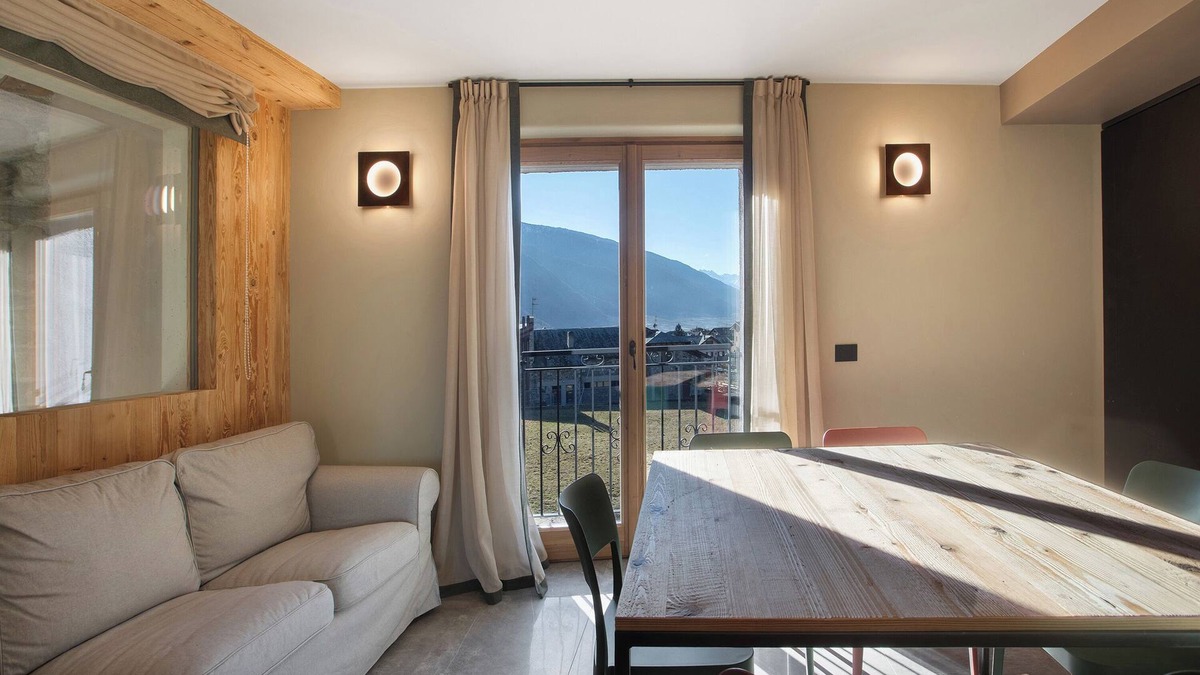 Mazzo di Valtellina Apartment | Apartment 'Viez' with Mountain View, Balcony and Wi-Fi