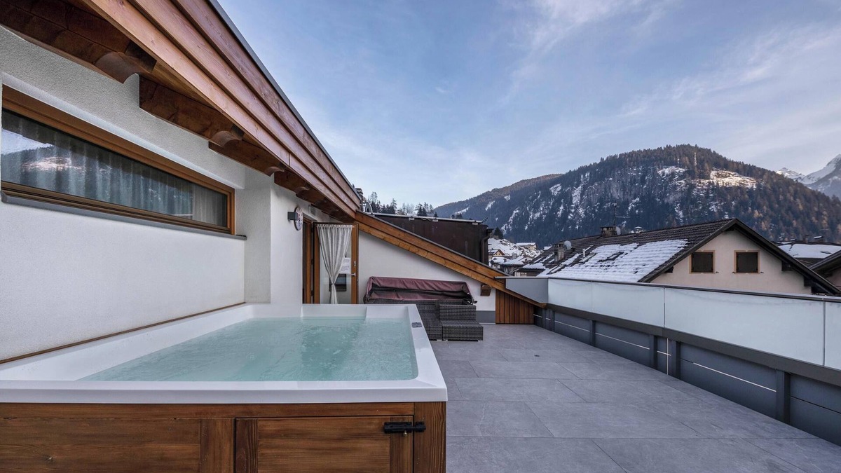 Predazzo Apartment | Apartment “Vacanze Arcobaleno - Giallo” with Mountain View, Sauna & Whirlpool
