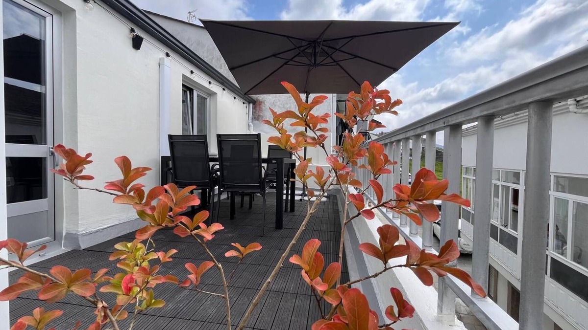 Viveiro Apartment | Apartment 'Valdeflores' with Private Terrace, Balcony and Air Conditioning