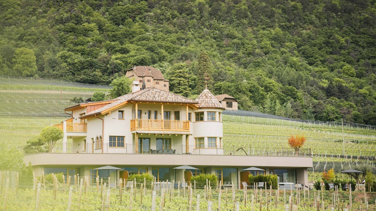 Berg/Monte Apartment | Apartment 'Valentinerhof Apt Air' with Mountain View, Shared Pool and Wi-Fi