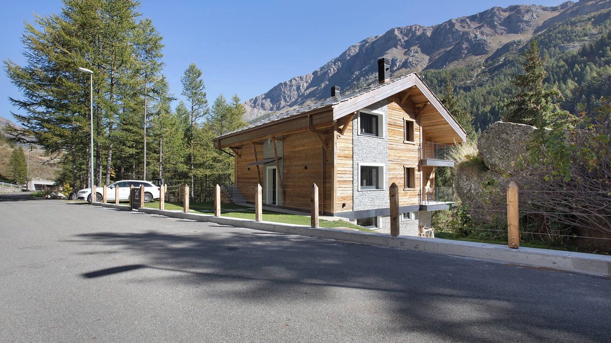 Valgrisenche Apartment | Apartment 'Valgrisa Mountain Lodges 2' with Mountain View, Private Terrace and Wi-Fi