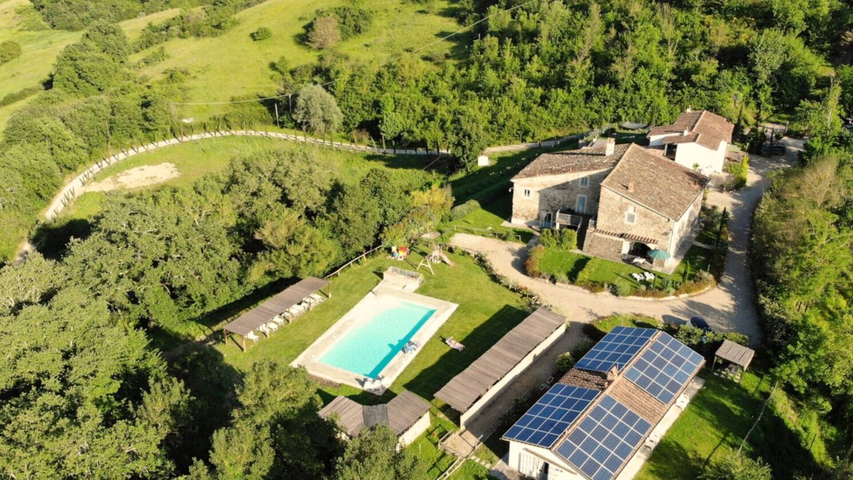 Pergine Valdarno Apartment | Apartment VERDE in farmhouse with two bedrooms, two bathrooms, garden and pool