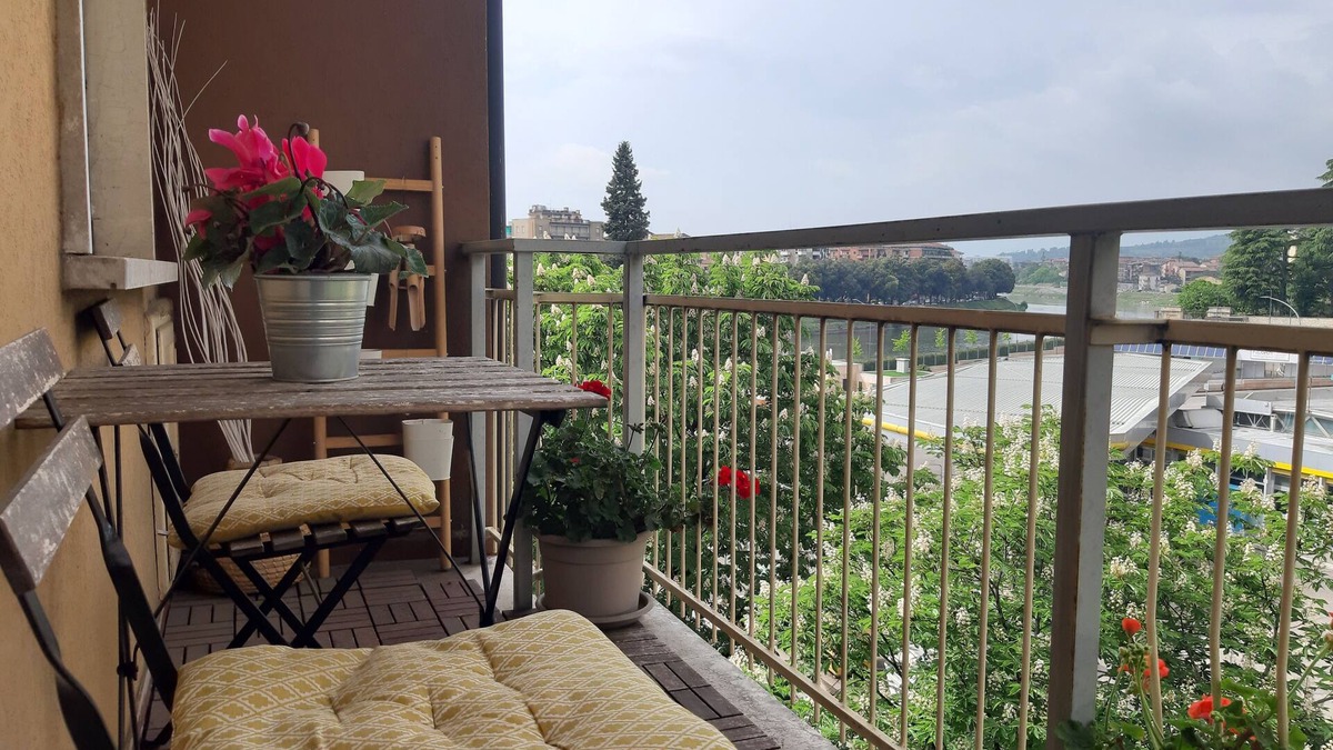 Verona City Centre Apartment | Apartment Verona with river view Appartamento Adige IT023091C2QTE3DV38
