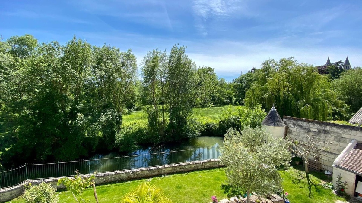 Loches Apartment | Apartment very well located and quiet, the countryside 3 minutes walk from the city center