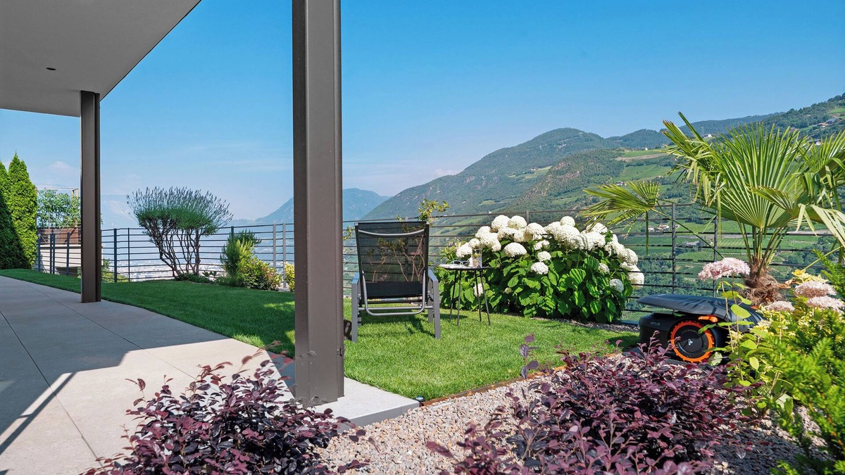 Cornedo All'isarco Apartment | Apartment 'Vinea Guesthouse Garden' with Mountain View, Wi-Fi and Air Conditioning