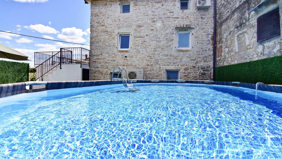 Vilanija Apartment | Apartment Vilanija with pool and barbecue