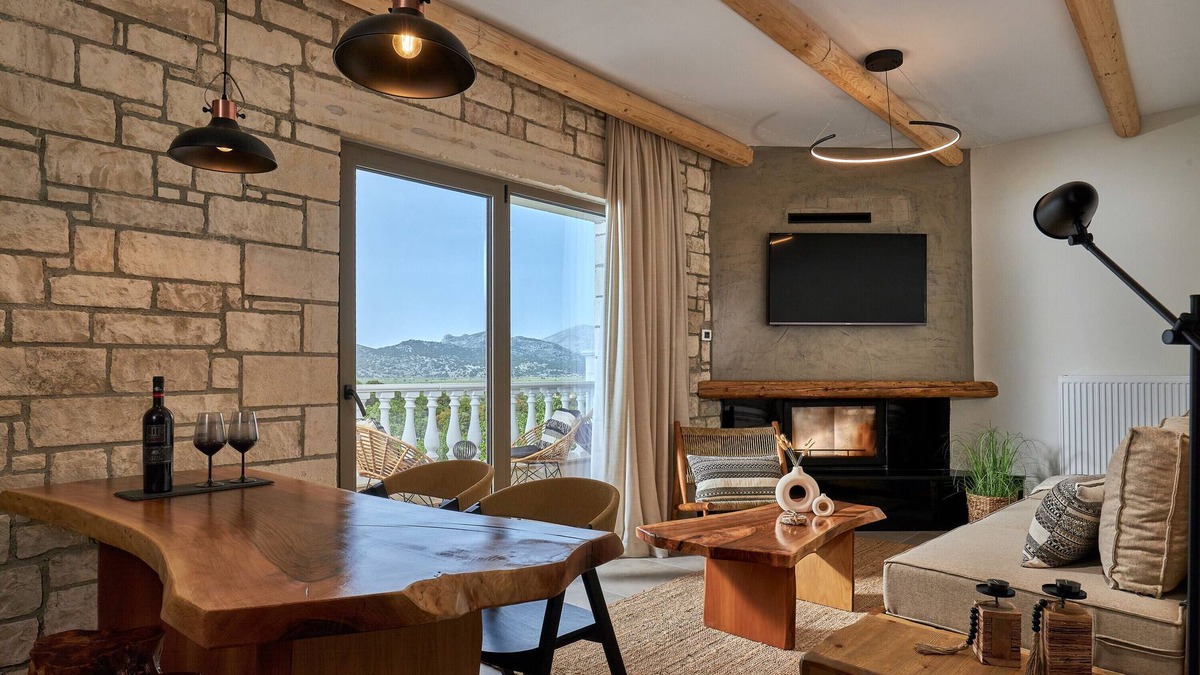Plati Apartment | Apartment 'Villa 2' with Mountain View, Balcony and Wi-Fi