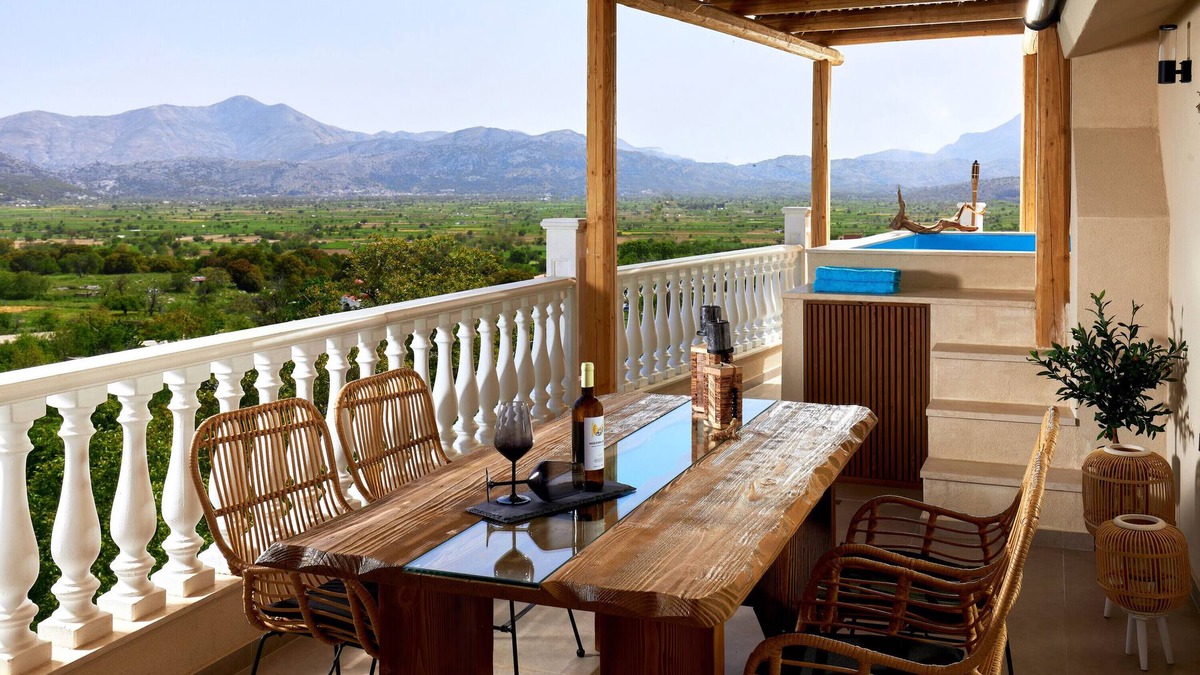 Plati Apartment | Apartment 'Villa 3' with Mountain View, Balcony and Wi-Fi