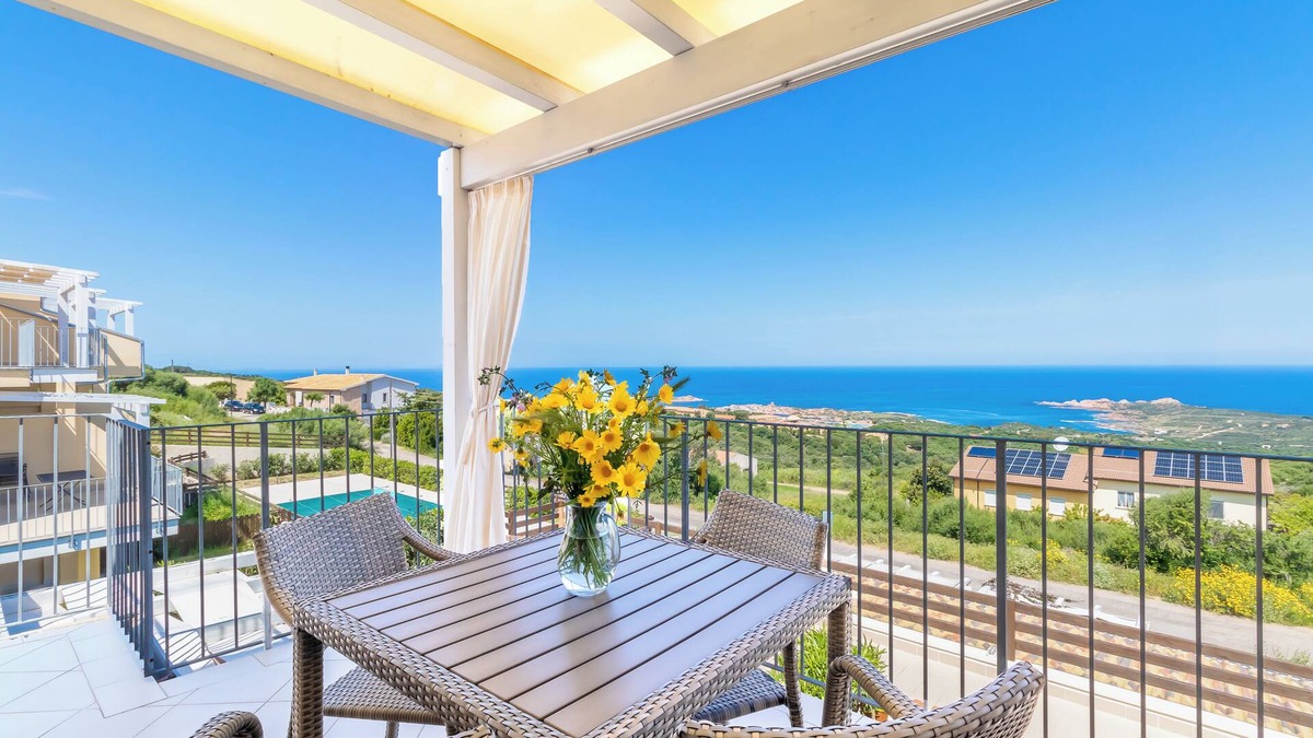 Paduledda Apartment | Apartment "Vista Bocche di Bonifacio" with Outdoor Pool