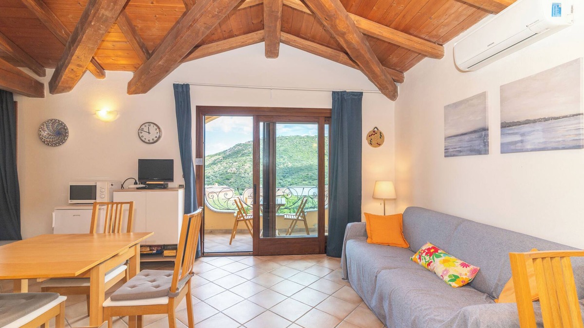 Tiriddo Apartment | Apartment 'Vista Mare Tiriddò' with Sea View, Shared Pool and Air Conditioning