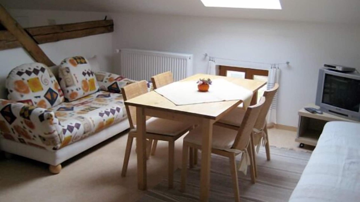 Neuoetting Apartment | Apartment Vorgeher 4 pers., 33sqm, shower, WC, eat-in kitchen with 2 sofa beds