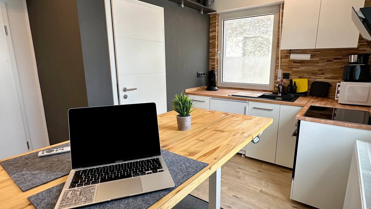 Biebesheim am Rhein Apartment | Apartment 'Wohnen Auf Zeit - No2' with Wi-Fi
