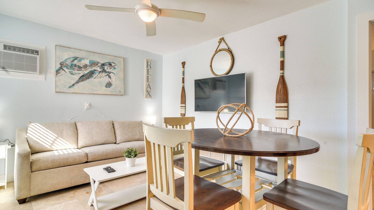 Indian Rocks Beach Apartment | Apartment w/Easy Access to Indian Rocks Beach!