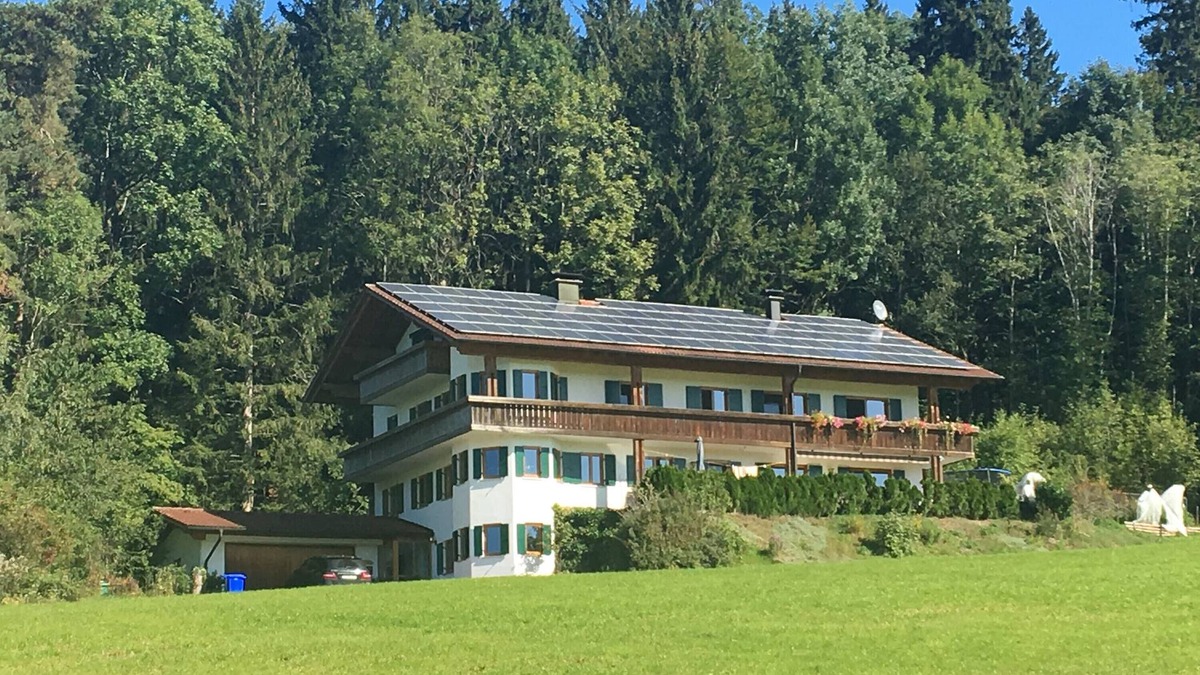 Friesenried Apartment | Apartment 'Waldblick' with Shared Garden, Balcony and Wi-Fi