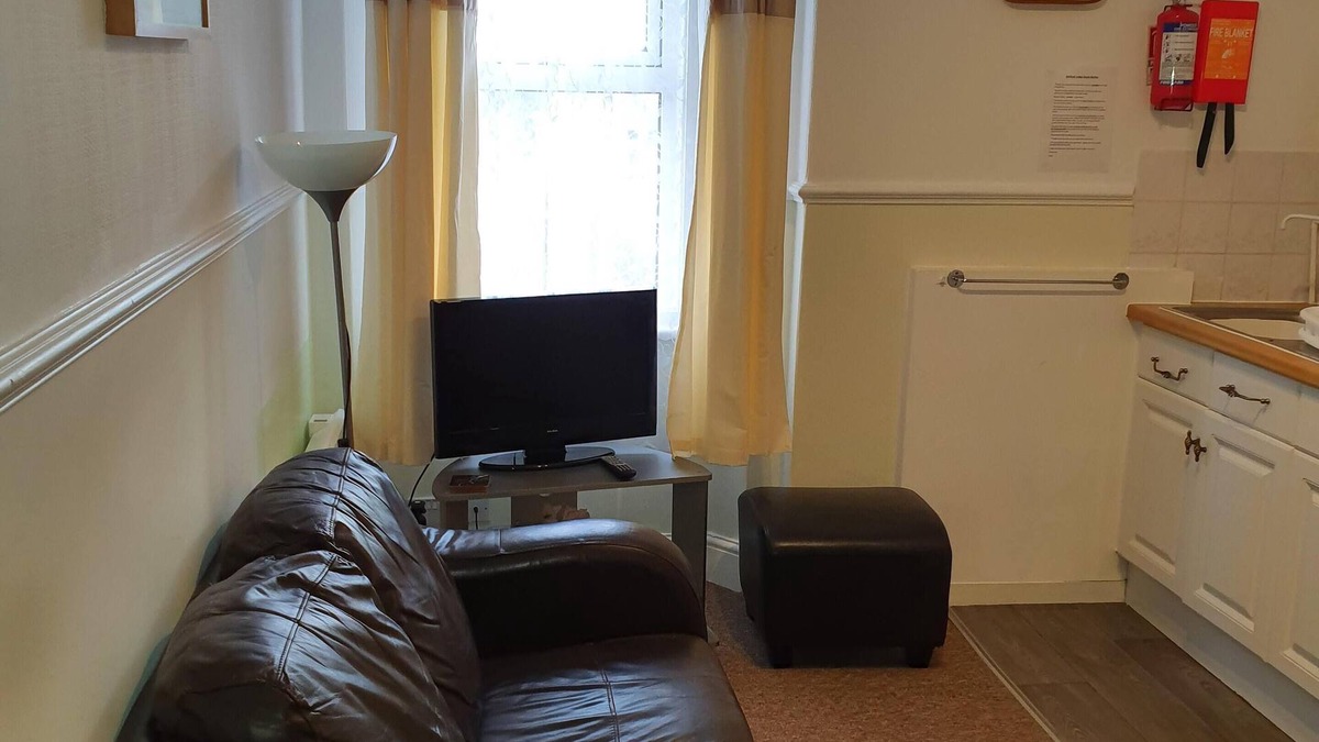 Weston-super-Mare Apartment | Apartment with Private Bathroom