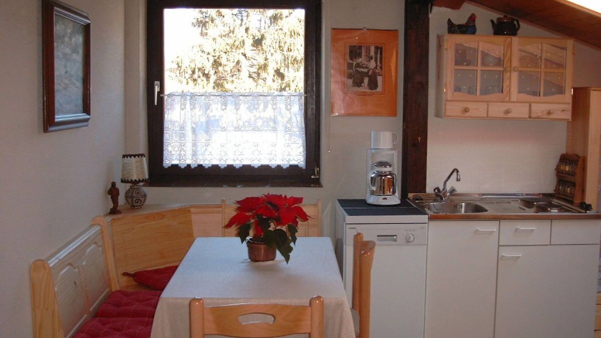 Penzing Apartment | Apartment WIENERWALDquiet, conveniently located, villa-green area, pet-friendly