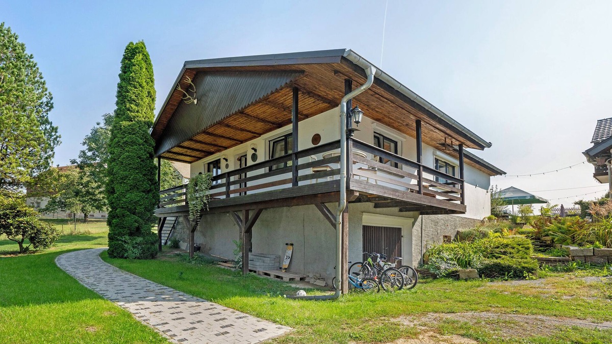 Burkau Apartment | Apartment 'Willkommen Im Ferienhaus Europahof' with Garden, Balcony and Wi-Fi