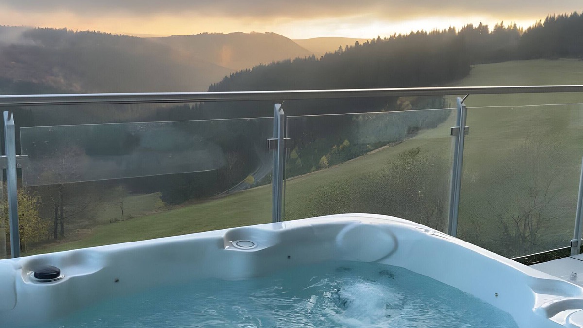 Untervalme Apartment | Apartment 'Winterberg E2' with Mountain View, Shared Garden and Wi-Fi