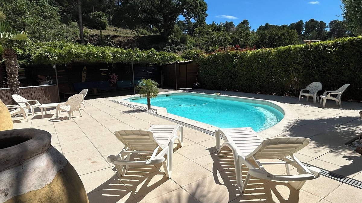 Saint-Cyr-sur-Mer Apartment | Apartment with garden and pool