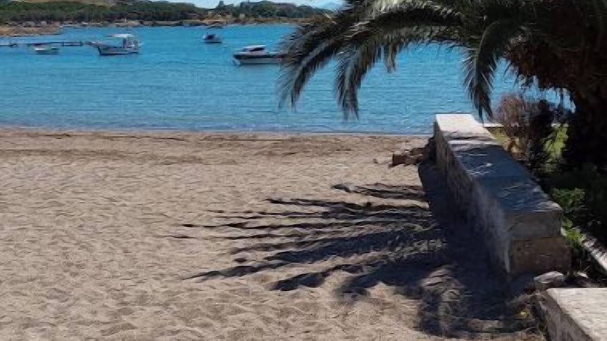 Mithatpasa Apartment | Apartment with garden directly on the beach D.3nn
