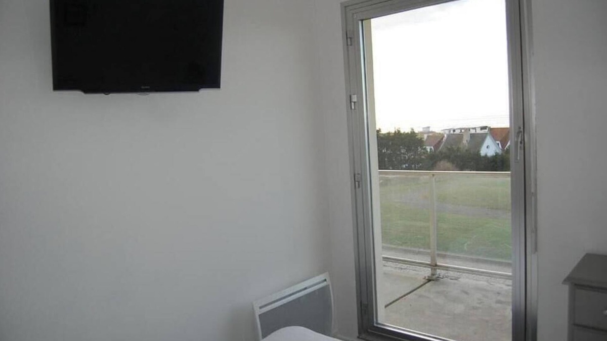 Calais Apartment | Apartment with 180-degree sea view, Calais beach 200 meters away.