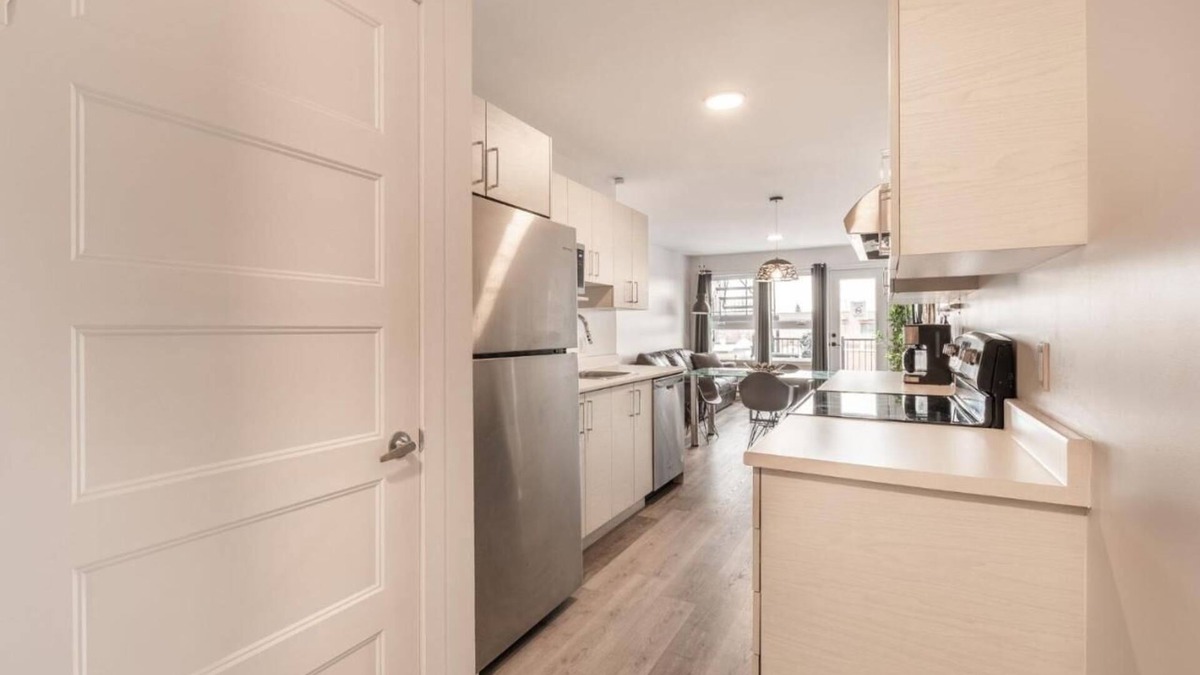Longue-Pointe Apartment | Apartment with 2 bedrooms and terrace