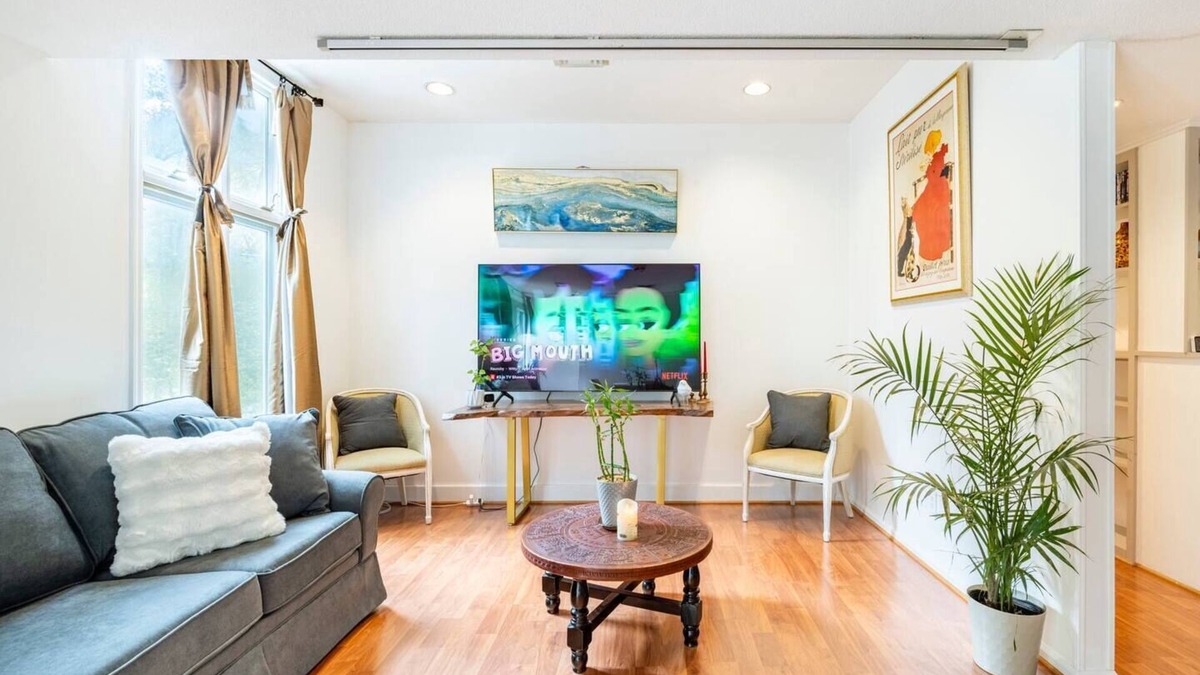Weston Cottage | Apartment with 2 Bedroom 2 Bathrooms inside house