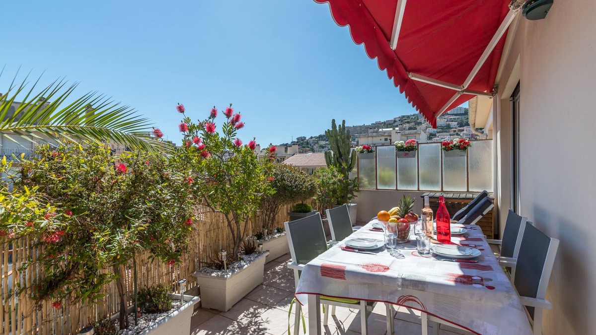 Mantega Apartment | APARTMENT WITH 2 TERRACES, BRIGHT, CENTRAL, AIR CONDITIONING, ELEVATOR, WIFI