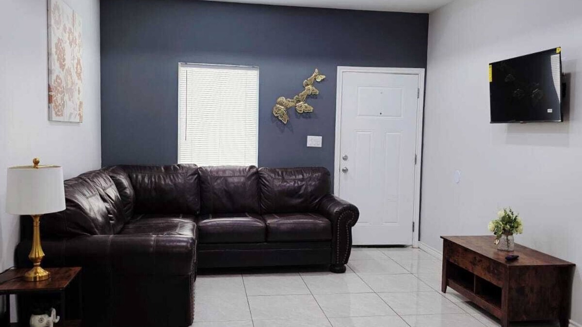 Weslaco Apartment | Apartment with 3 bedrooms 40 minutes from South Padre