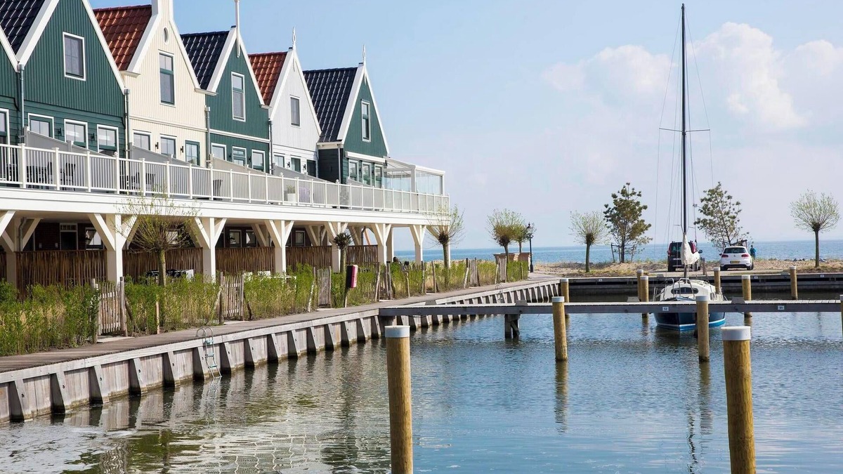 Uitdam House | Apartment with 5 bedrooms, a sauna and a balcony