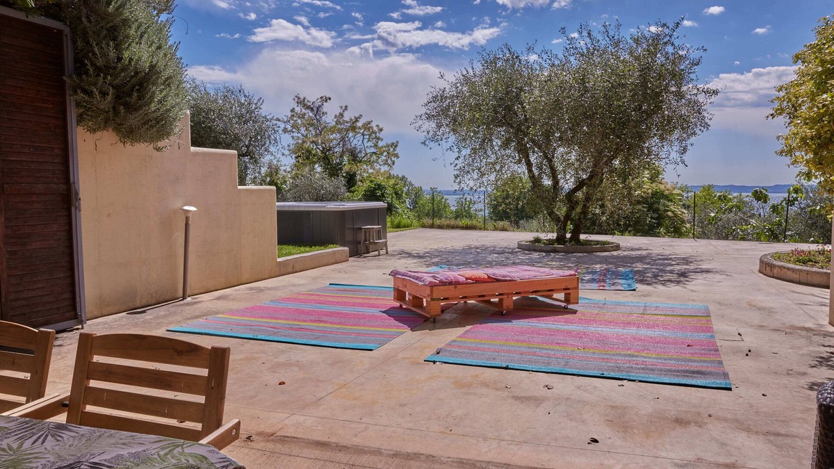 Bardolino Apartment | Apartment with a panoramic view of Lake Garda