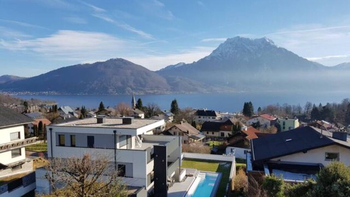 Altmuenster Apartment | Apartment with balcony and lake view
