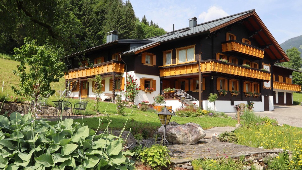 Silbertal Apartment | Apartment with balcony and lots of privacy