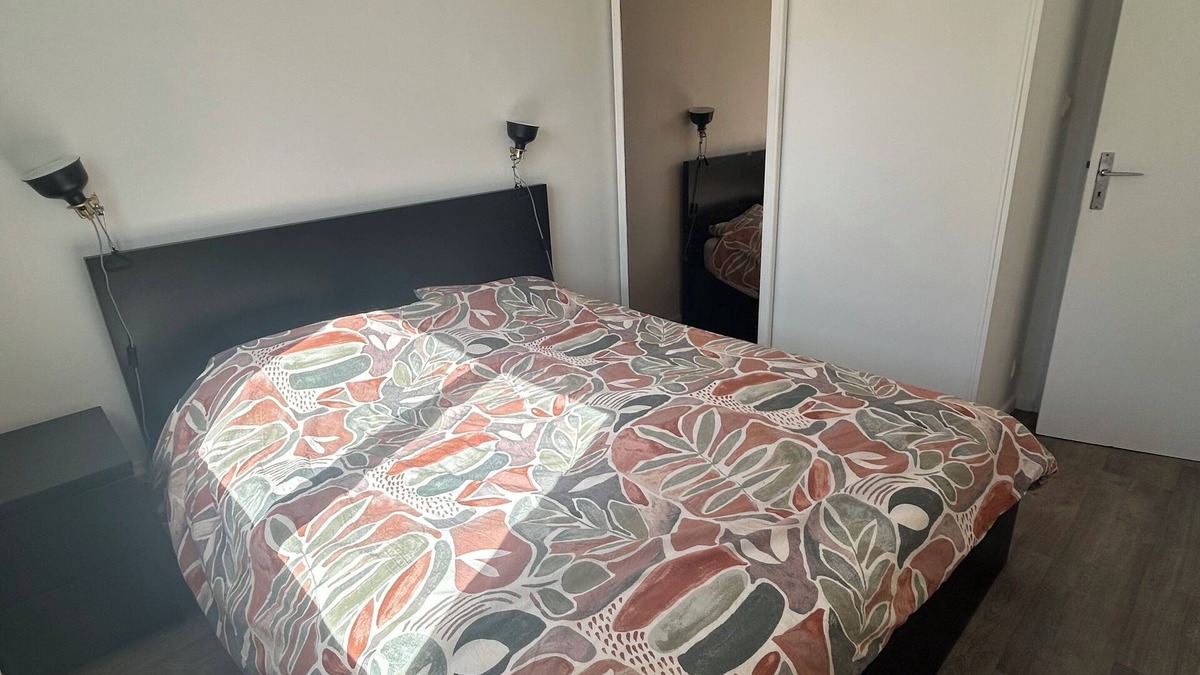 Talant Apartment | Apartment with balcony, close to lake and forest. Pets welcome!