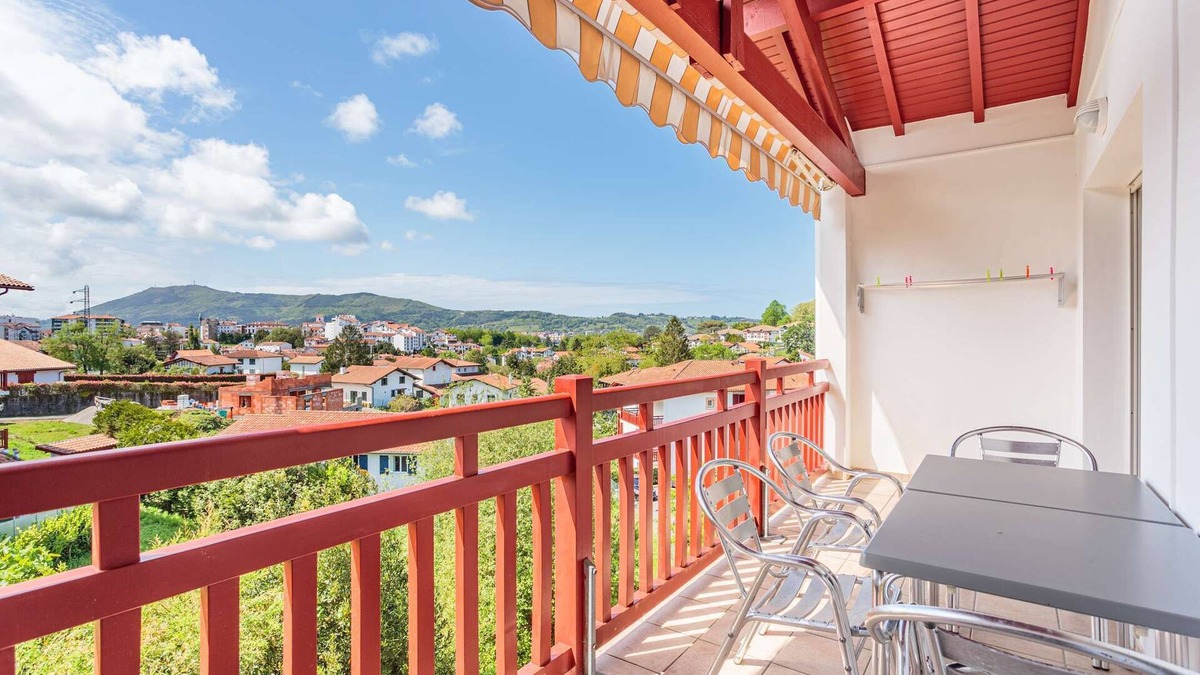Hendaye Apartment | Apartment with balcony and parking