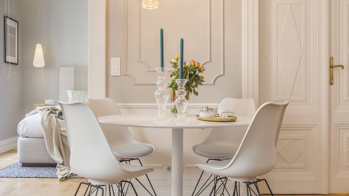 Inner City Budapest Apartment | APARTMENT WITH BALCONY IN PEDESTRIAN STREET , 2BR , 2BA , AC ,Wi-Fi , SMART TV