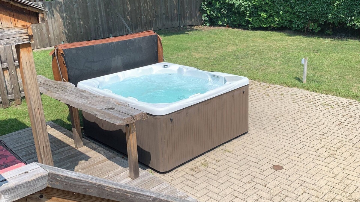 Les Maskoutains Regional County Municipality Apartment | Apartment with Hot Tub and Backyard. Free Parking.