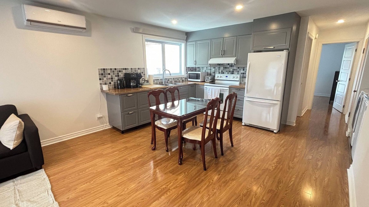 Les Maskoutains Regional County Municipality Apartment | Apartment with a Balcony. Free Parking.
