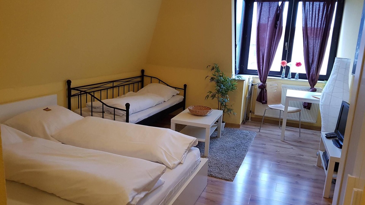 St. Johanner Markt Apartment | Apartment with dopple bed and single bed