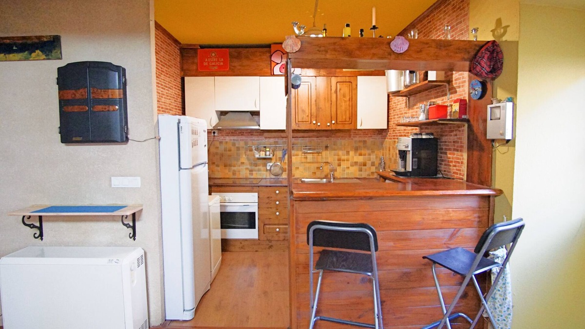 Escouloubre-les-bains Apartment | Apartment with fireplace 200 meters from Puigcerda