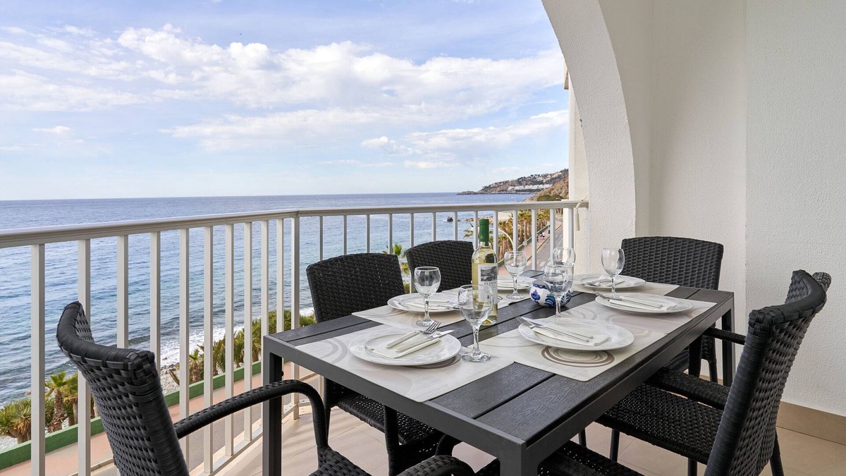 Almunecar Apartment | Apartment 'With Garage In Almuñecar' with Sea View, Wi-Fi and Air Conditioning