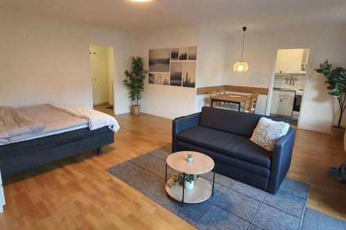 Hasselby Apartment | Apartment with garden near metro!