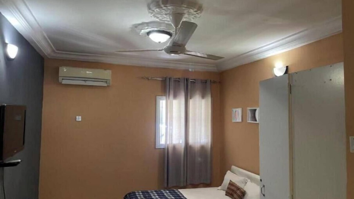 West Coast Division House | Apartment with Balcony B