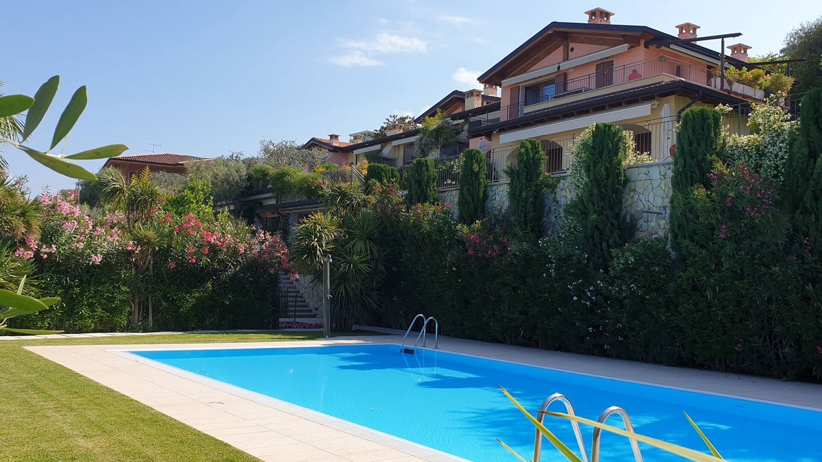 Torri del Benaco Apartment | Apartment with beautiful lake view