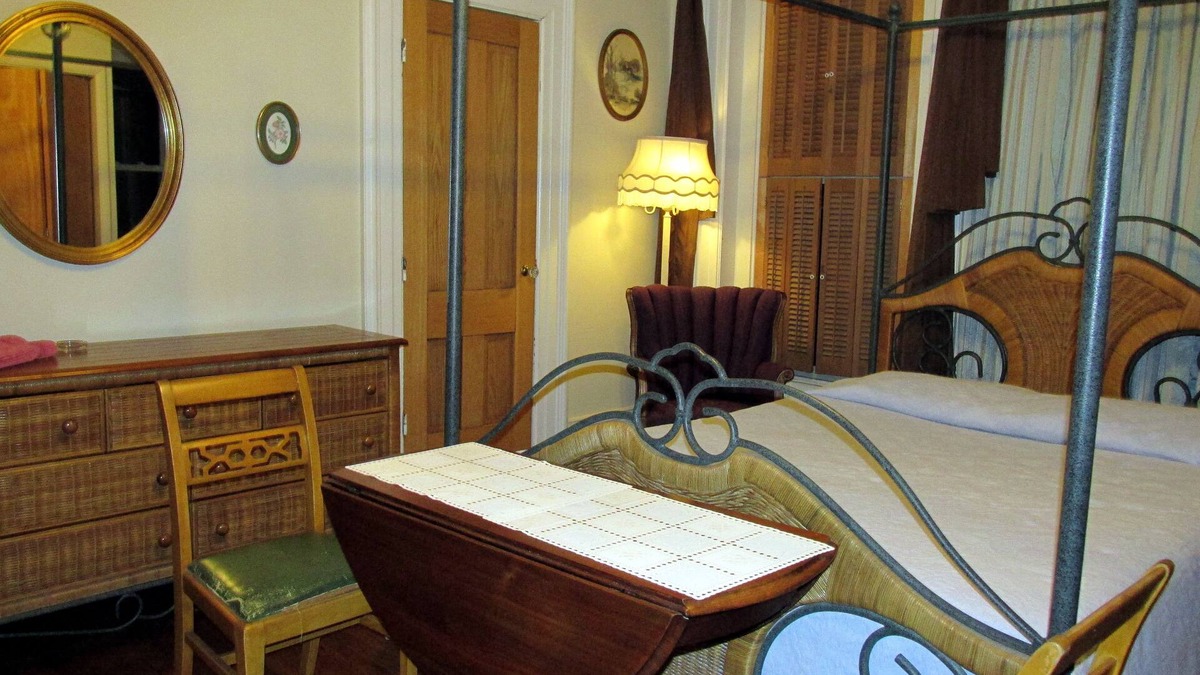 Monroe Apartment | Apartment with Kitchenette and private Bath