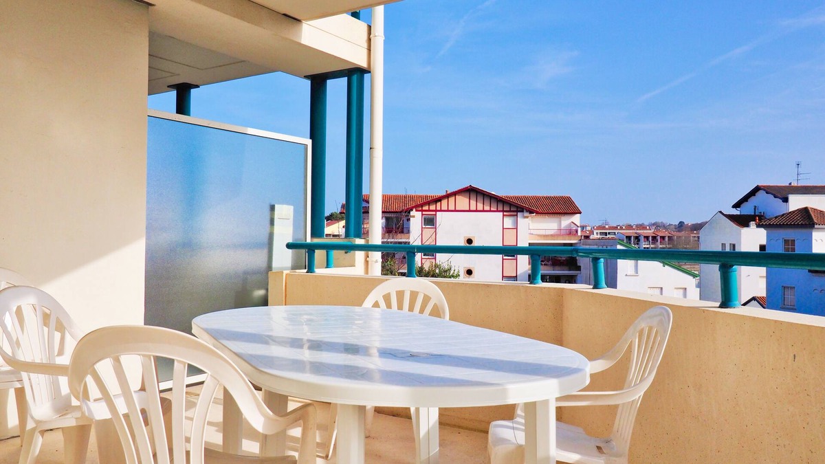 Ciboure Apartment | APARTMENT WITH LARGE HEATED POOL, BEACH, TERRACE, PARKING, WIFI AND GOLF
