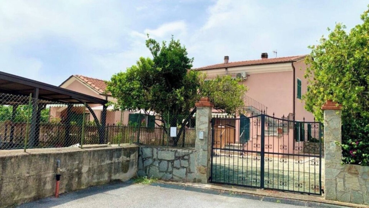 Imperia Apartment | Apartment with large terrace in Imperia 7 minutes from the sea
