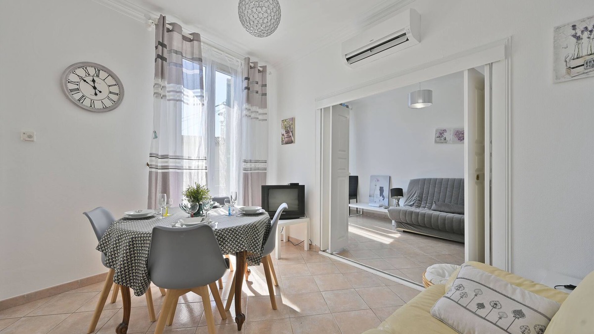 Mont Duplan Apartment | Apartment with lovely view of park 5 minutes from the center on foot